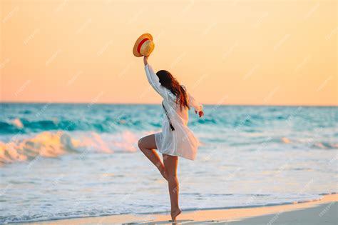 Imágenes de Mujer En La Playa